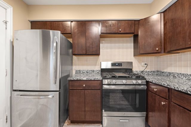 2101 S 4th Avenue B, Maywood, IL 60153