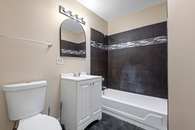 2101 S 4th Avenue B, Maywood, IL 60153