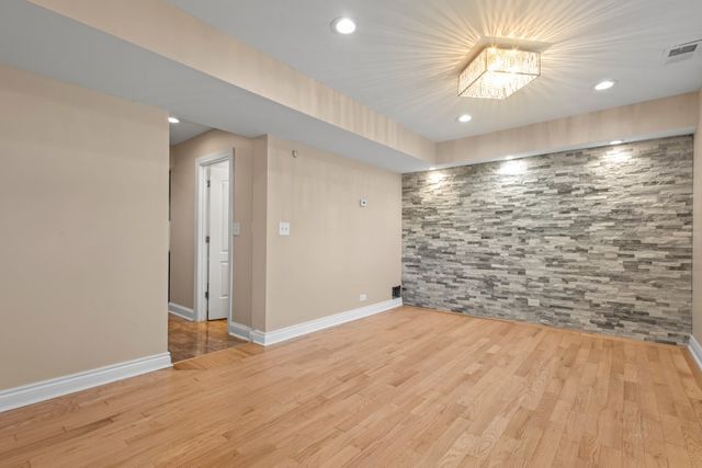 2101 S 4th Avenue B, Maywood, IL 60153