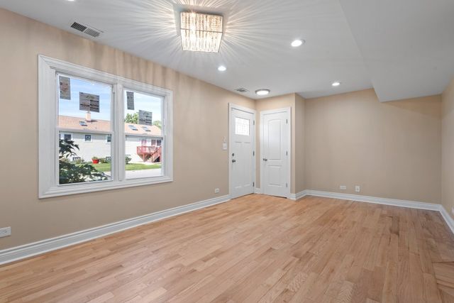 2101 S 4th Avenue B, Maywood, IL 60153