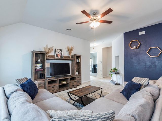 372 Spinnaker LOOP, Kyle, TX 78640