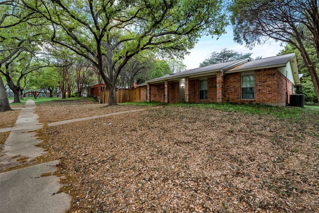 3940 Dalgreen Circle, Dallas, TX 75214