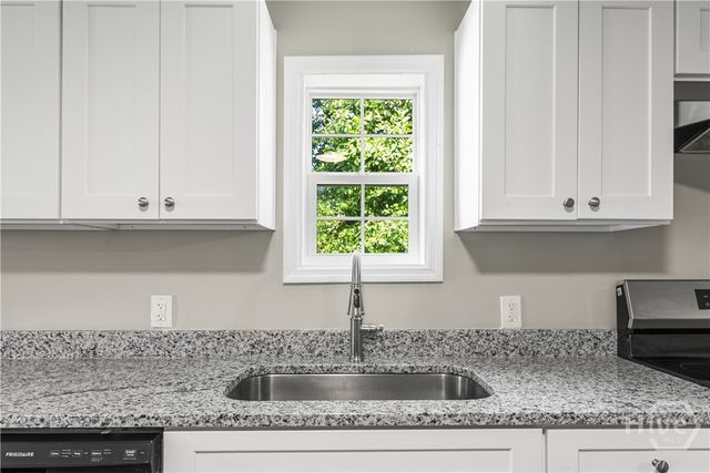 515 W 62nd Street, Savannah, GA 31405