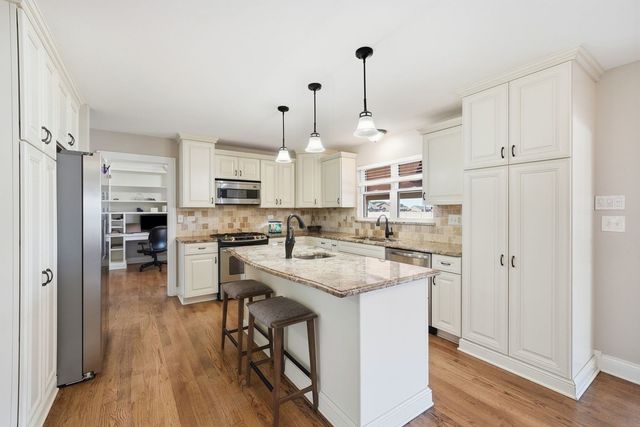 26326 W Silver Stream Drive, Channahon, IL 60410