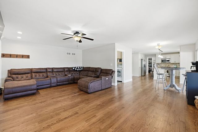 26326 W Silver Stream Drive, Channahon, IL 60410