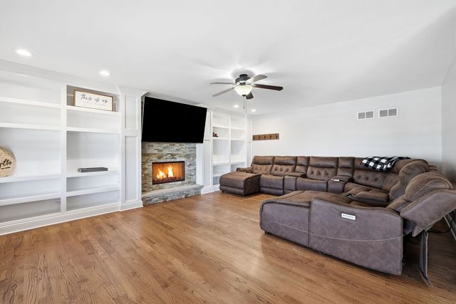 26326 W Silver Stream Drive, Channahon, IL 60410