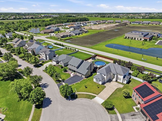 26326 W Silver Stream Drive, Channahon, IL 60410