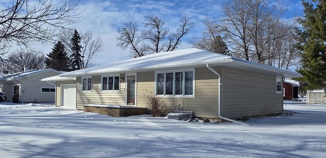 1305 Chautauqua Boulevard, Valley City, ND 58072