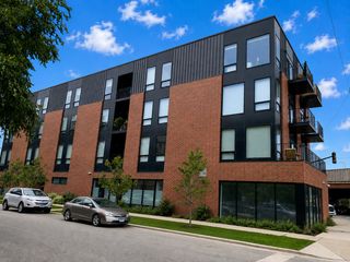 3953 W Dakin Street 201, Chicago, IL 60618