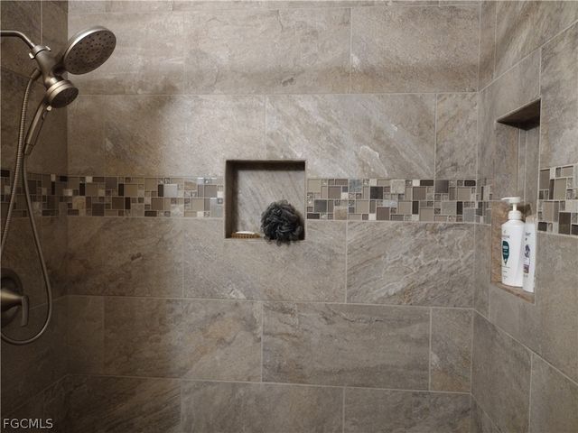 1211 Pondella CIR, North Fort Myers, FL 33903