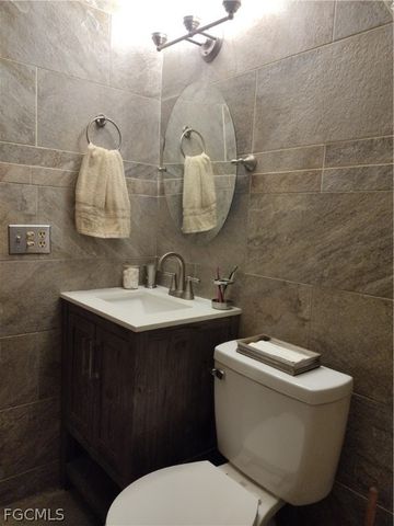 1211 Pondella CIR, North Fort Myers, FL 33903