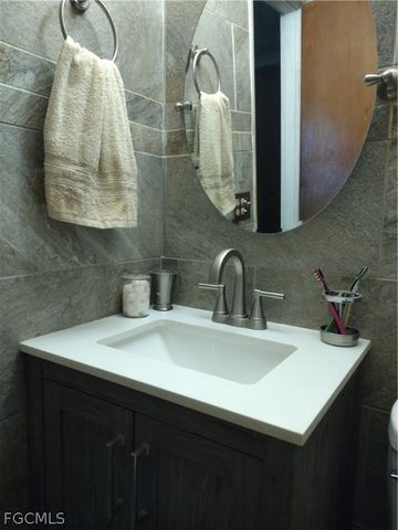 1211 Pondella CIR, North Fort Myers, FL 33903