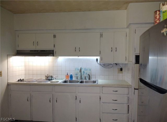 1211 Pondella CIR, North Fort Myers, FL 33903