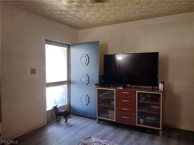 1211 Pondella CIR, North Fort Myers, FL 33903