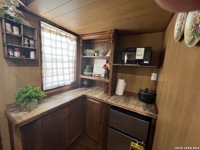 3086 County Road 442, Stockdale, TX 78160