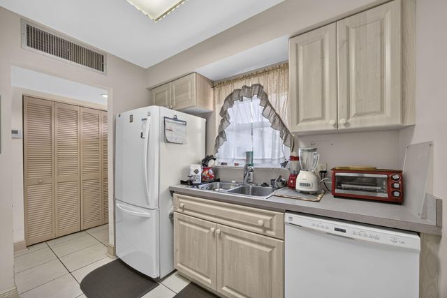 12022 W Greenway Drive 201, Royal Palm Beach, FL 33411