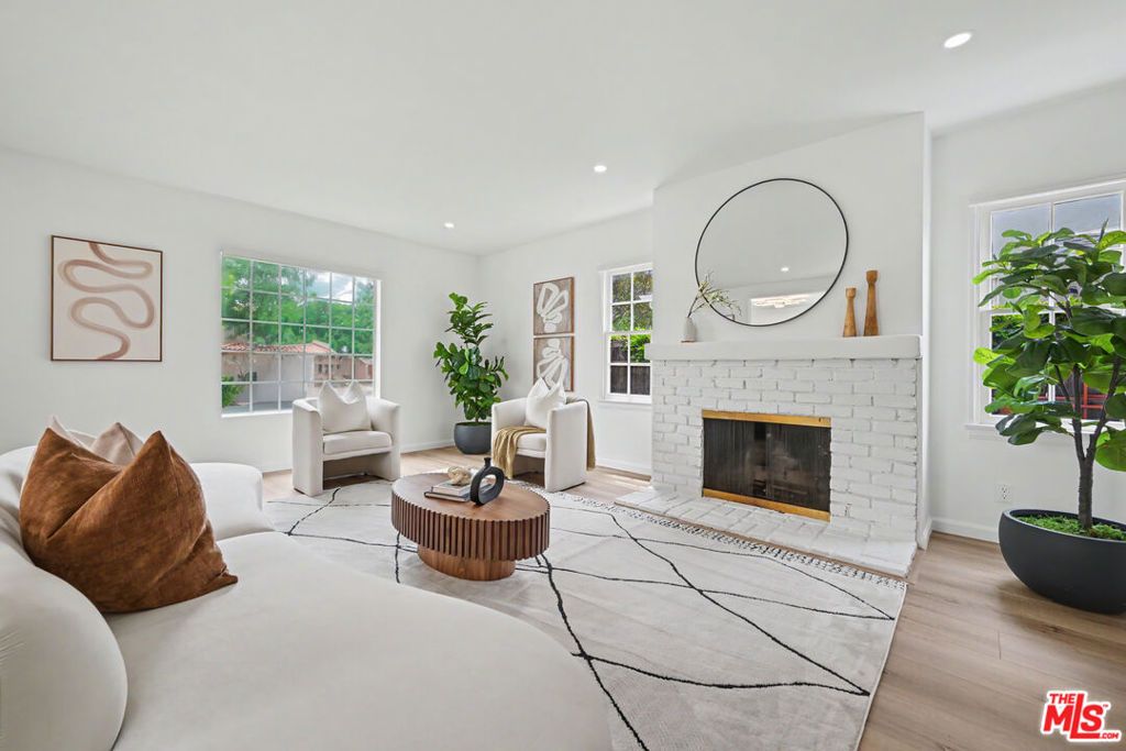 Image 1 of property listing at 5119 Enfield Avenue, Encino, CA 91316