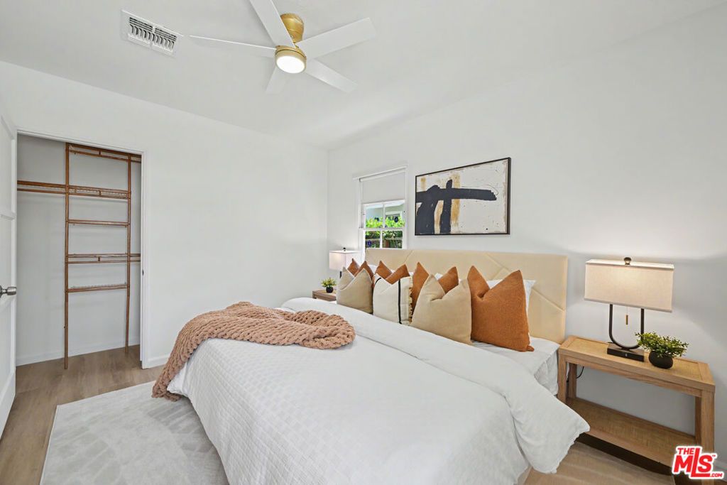 Image 15 of property listing at 5119 Enfield Avenue, Encino, CA 91316