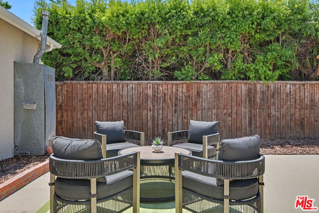Image 25 of property listing at 5119 Enfield Avenue, Encino, CA 91316