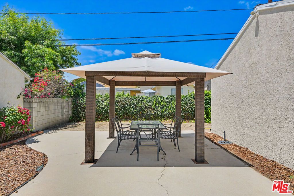 Image 28 of property listing at 5119 Enfield Avenue, Encino, CA 91316