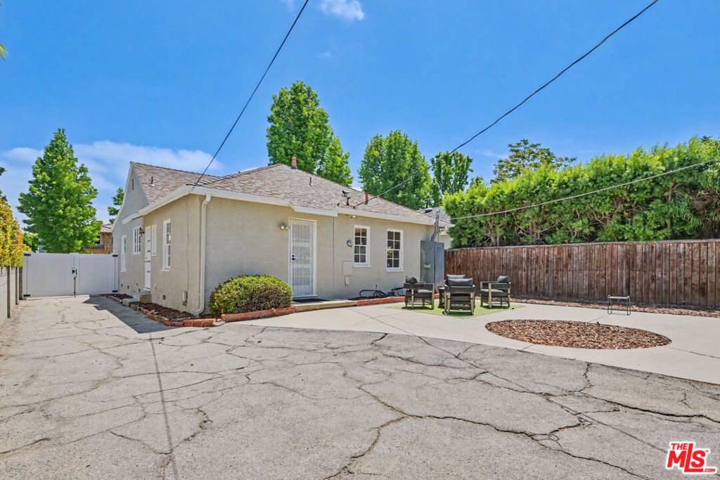 Image 29 of property listing at 5119 Enfield Avenue, Encino, CA 91316