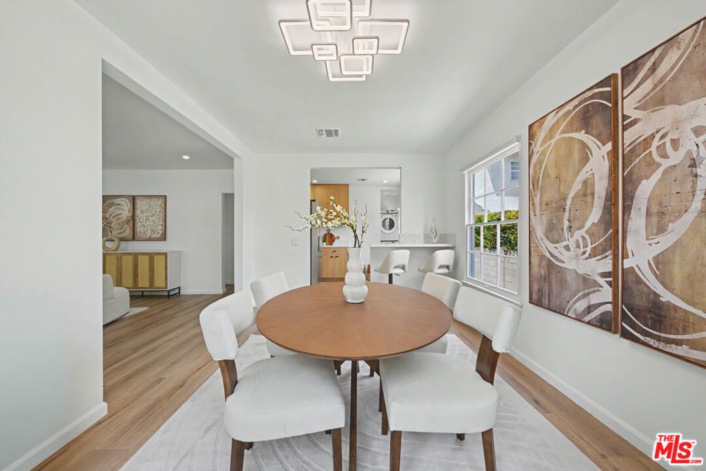 Image 6 of property listing at 5119 Enfield Avenue, Encino, CA 91316