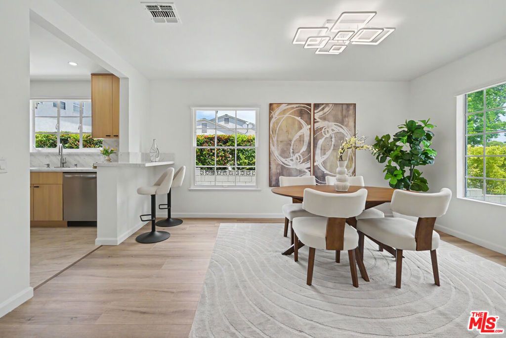 Image 7 of property listing at 5119 Enfield Avenue, Encino, CA 91316