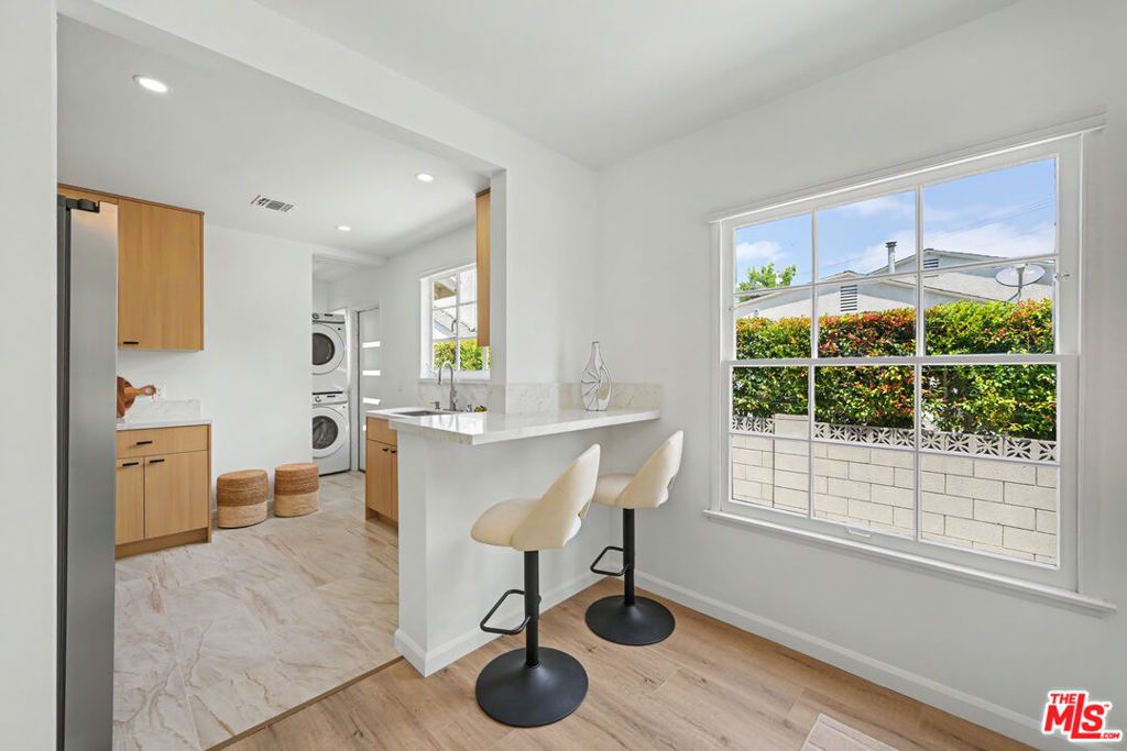 Image 8 of property listing at 5119 Enfield Avenue, Encino, CA 91316