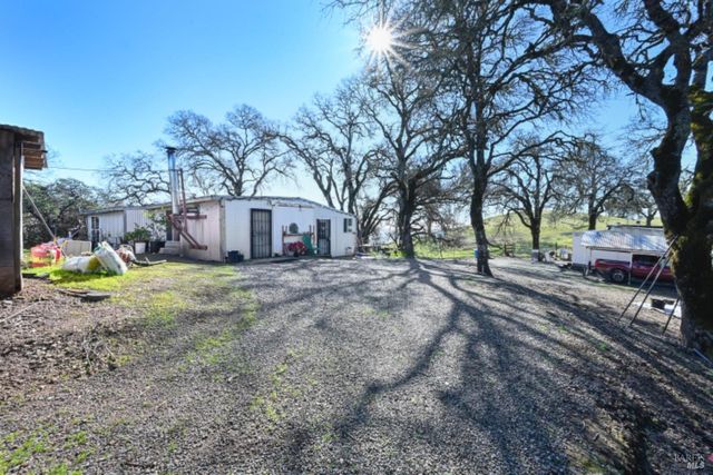 32400 Pine Mountain Rd, Cloverdale, CA 95425