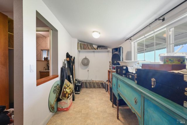 32400 Pine Mountain Rd, Cloverdale, CA 95425