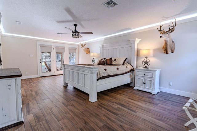 12570 FM 530, Hallettsville, TX 77964