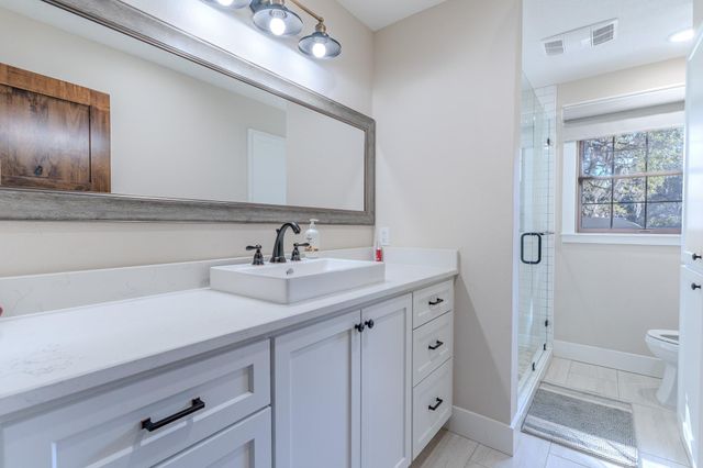 12570 FM 530, Hallettsville, TX 77964