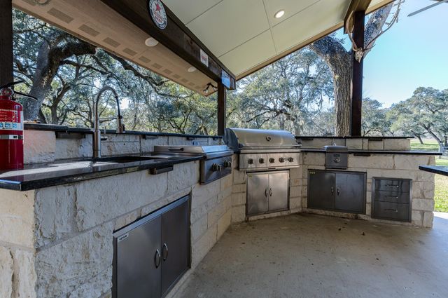 12570 FM 530, Hallettsville, TX 77964