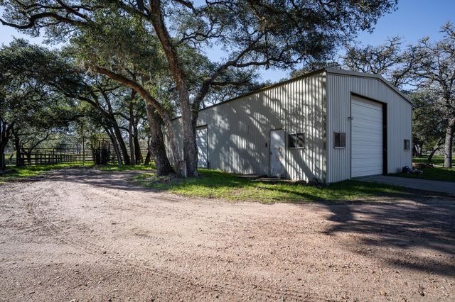 12570 FM 530, Hallettsville, TX 77964