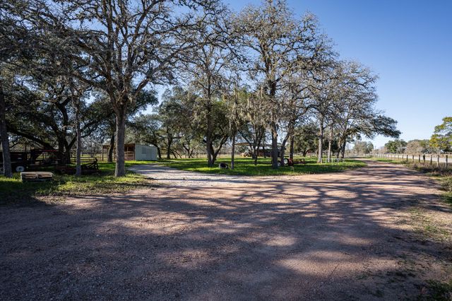 12570 FM 530, Hallettsville, TX 77964