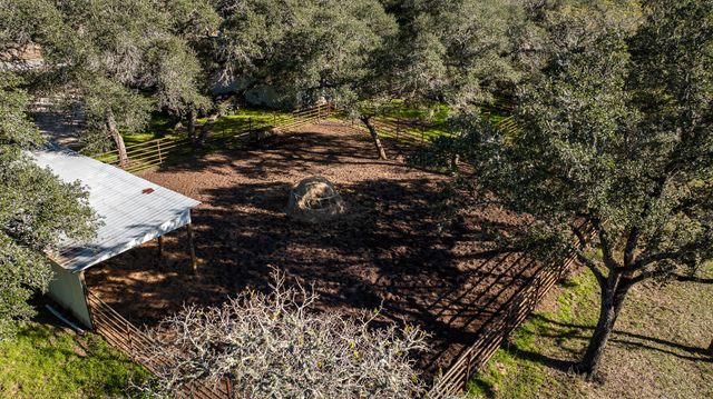 12570 FM 530, Hallettsville, TX 77964