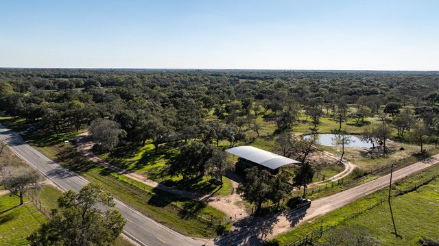 12570 FM 530, Hallettsville, TX 77964