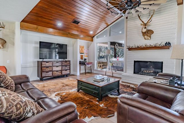 12570 FM 530, Hallettsville, TX 77964