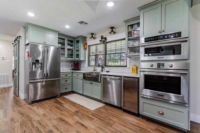 12570 FM 530, Hallettsville, TX 77964