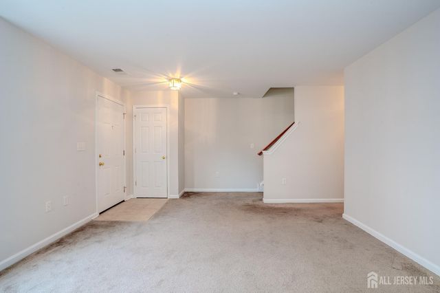 5 rafting Way, Trenton, NJ 08611