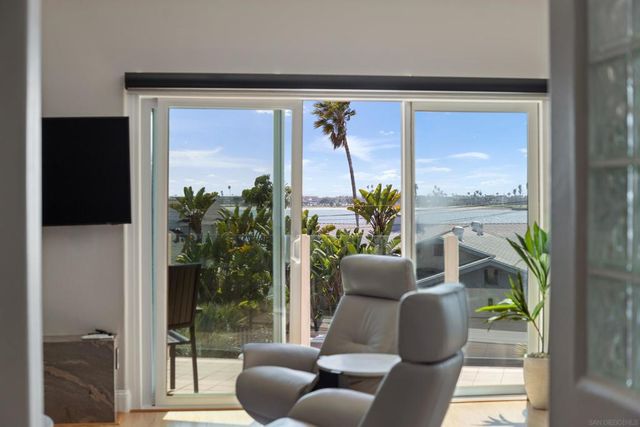 3701 Riviera Dr 11, San Diego, CA 92109