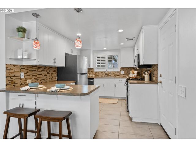 16720 Sw 124TH Ave, King City, OR 97224