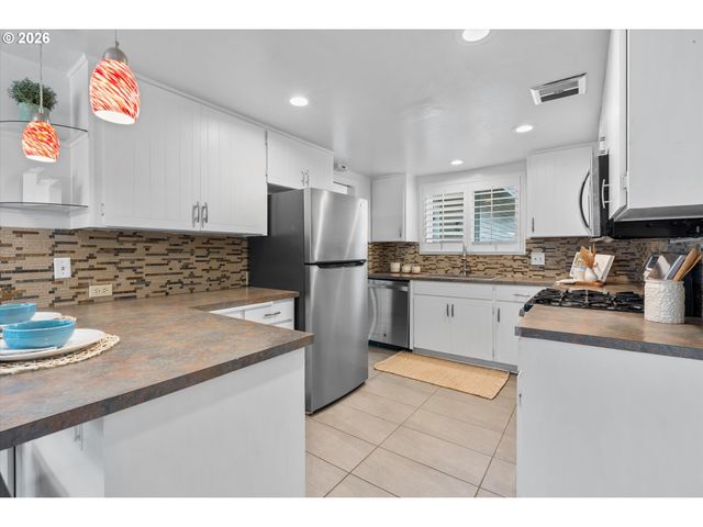 16720 Sw 124TH Ave, King City, OR 97224