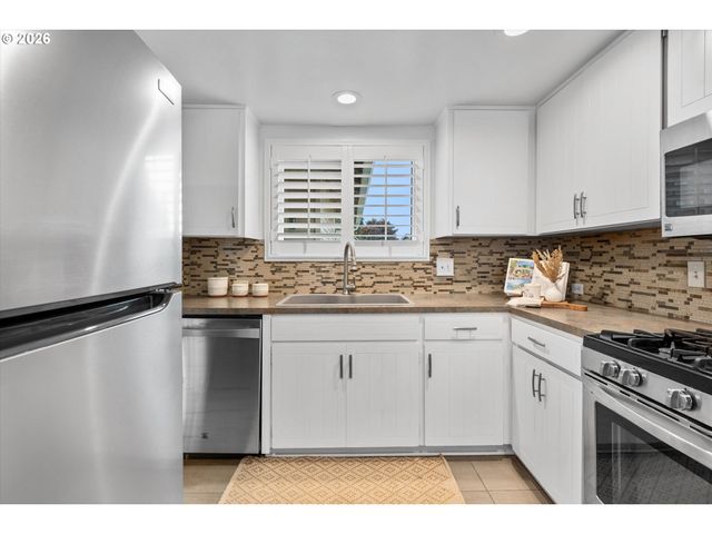 16720 Sw 124TH Ave, King City, OR 97224