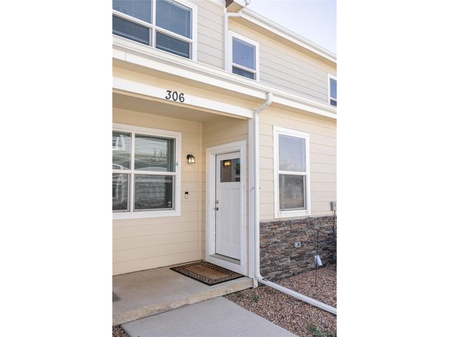 306 S 4th Ct, Deer Trail, CO 80105