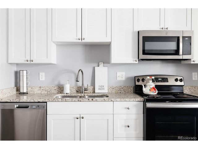 306 S 4th Ct, Deer Trail, CO 80105