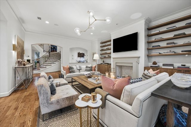 3111 Plumb Street, West University Place, TX 77005