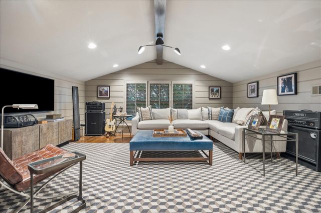 3111 Plumb Street, West University Place, TX 77005