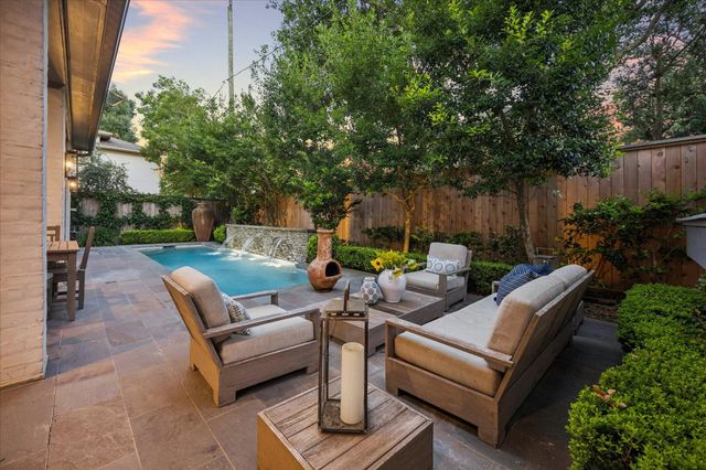 3111 Plumb Street, West University Place, TX 77005