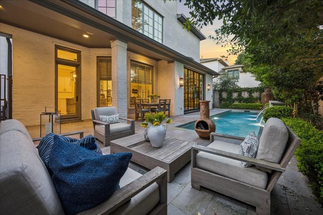 3111 Plumb Street, West University Place, TX 77005
